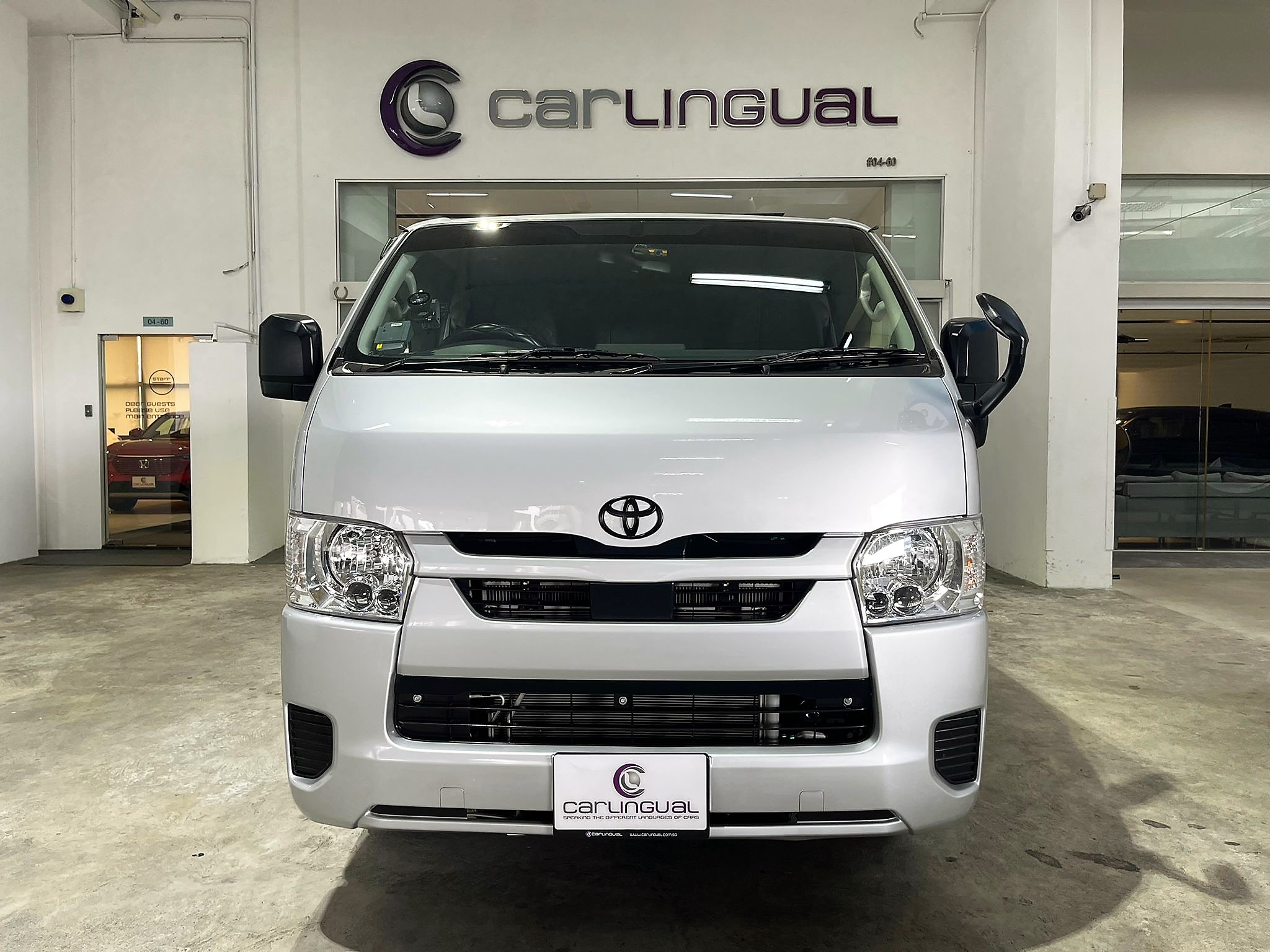 Toyota Hiace 2.0A DX - Carlingual